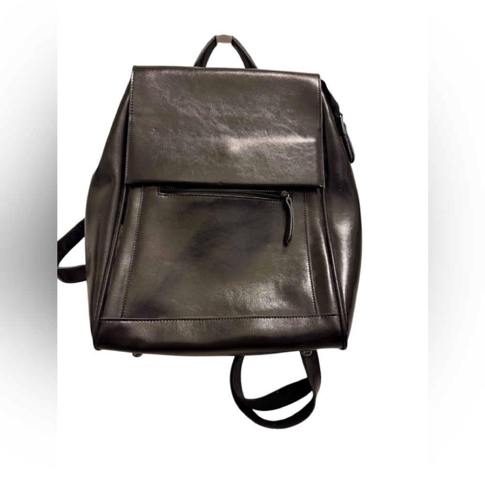 Sleek Black Leather Backpack - Modern Everyday Carry